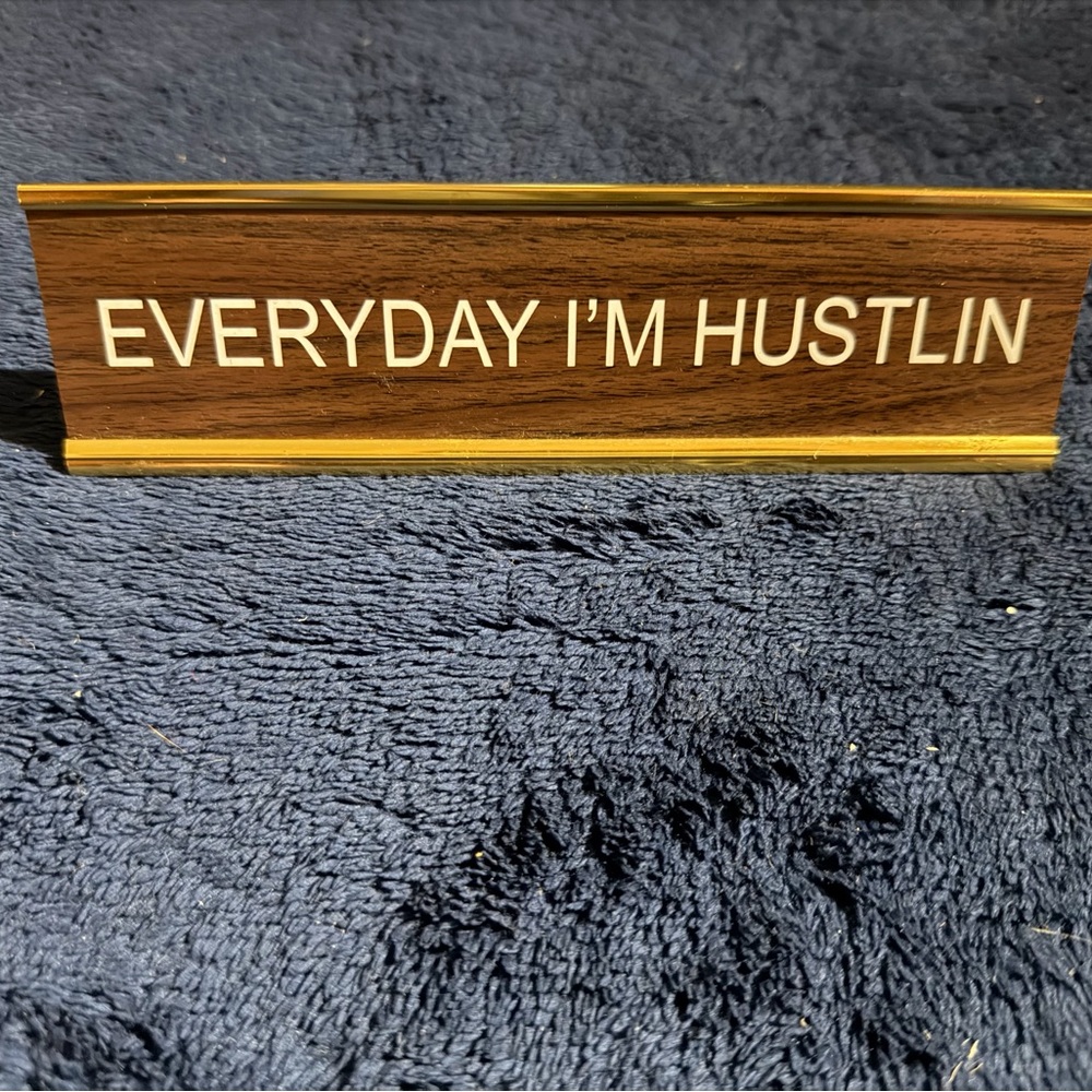 Brown and Gold Desk Sign - Everyday I'm Hustlin'